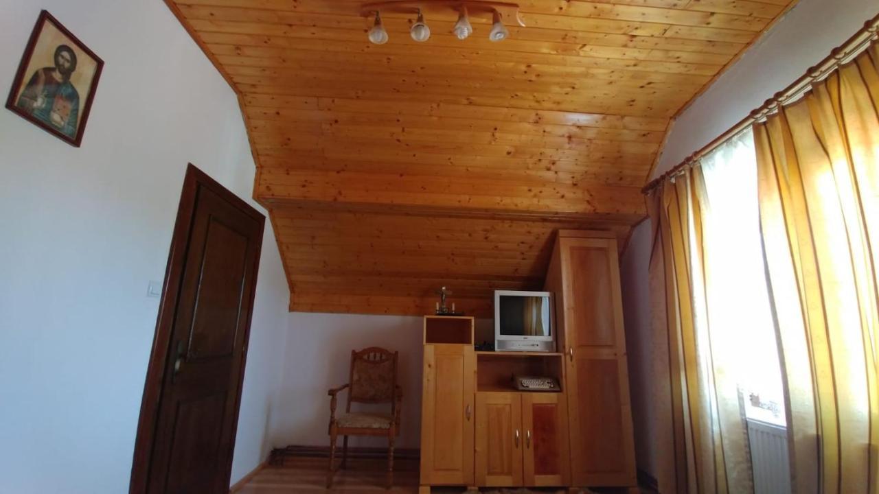 Vila Casa Darius Novaci-Străini Exteriér fotografie