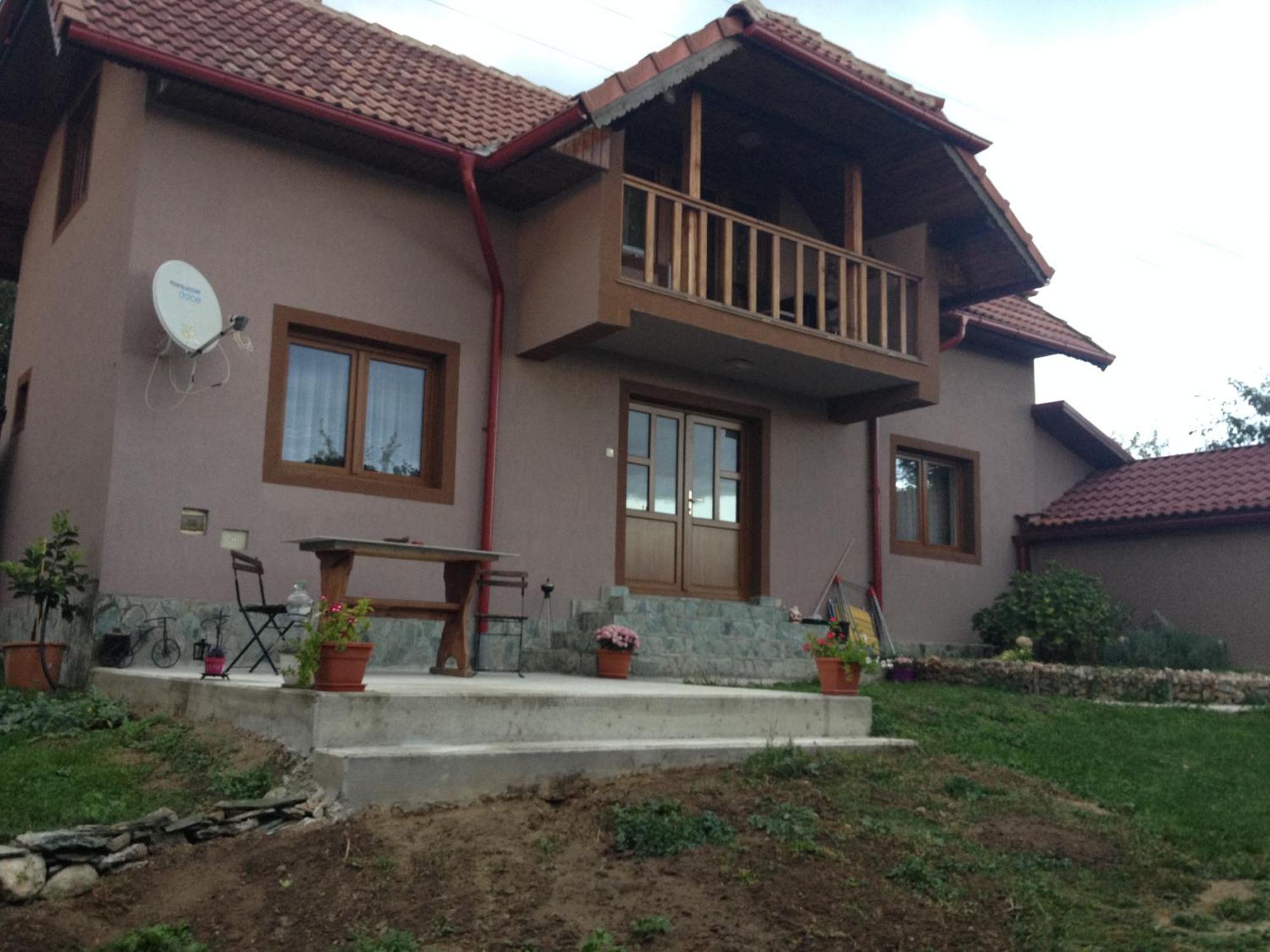Vila Casa Darius Novaci-Străini Exteriér fotografie